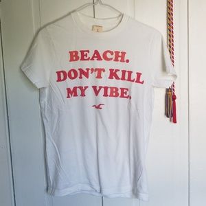 hollister white tee with red saying